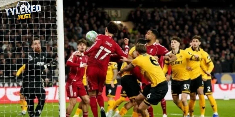 Liverpool đang lo cho tương lai của Gravenberch