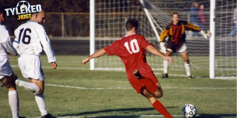 Top 5 sao mãi không chịu lớn, Liverpool quyết định Alisson